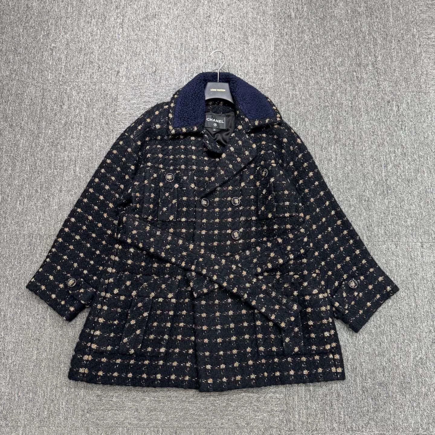 Chanel Chanel Black Gold Plaid Wool Coat Size M / US 6-8 / IT 42-44 - 1 Thumbnail