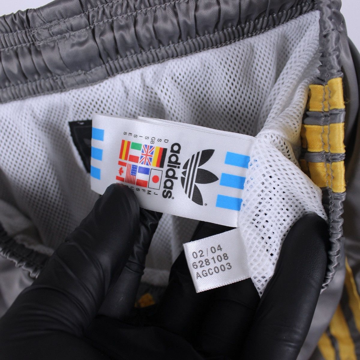 Adidas Vintage Adidas Shorts Size 27" / US 4 / IT 40 - 5 Thumbnail