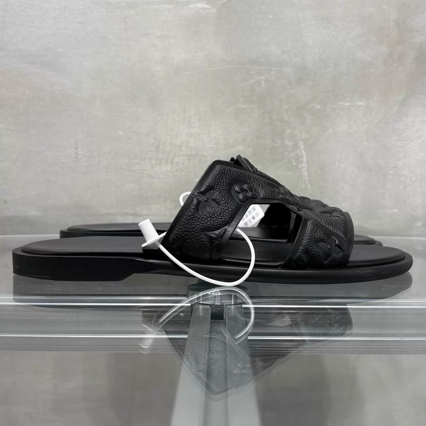Louis Vuitton LV Oasis Black Monogram Slipper UK7/41 Size US 8 / EU 41 - 4 Thumbnail