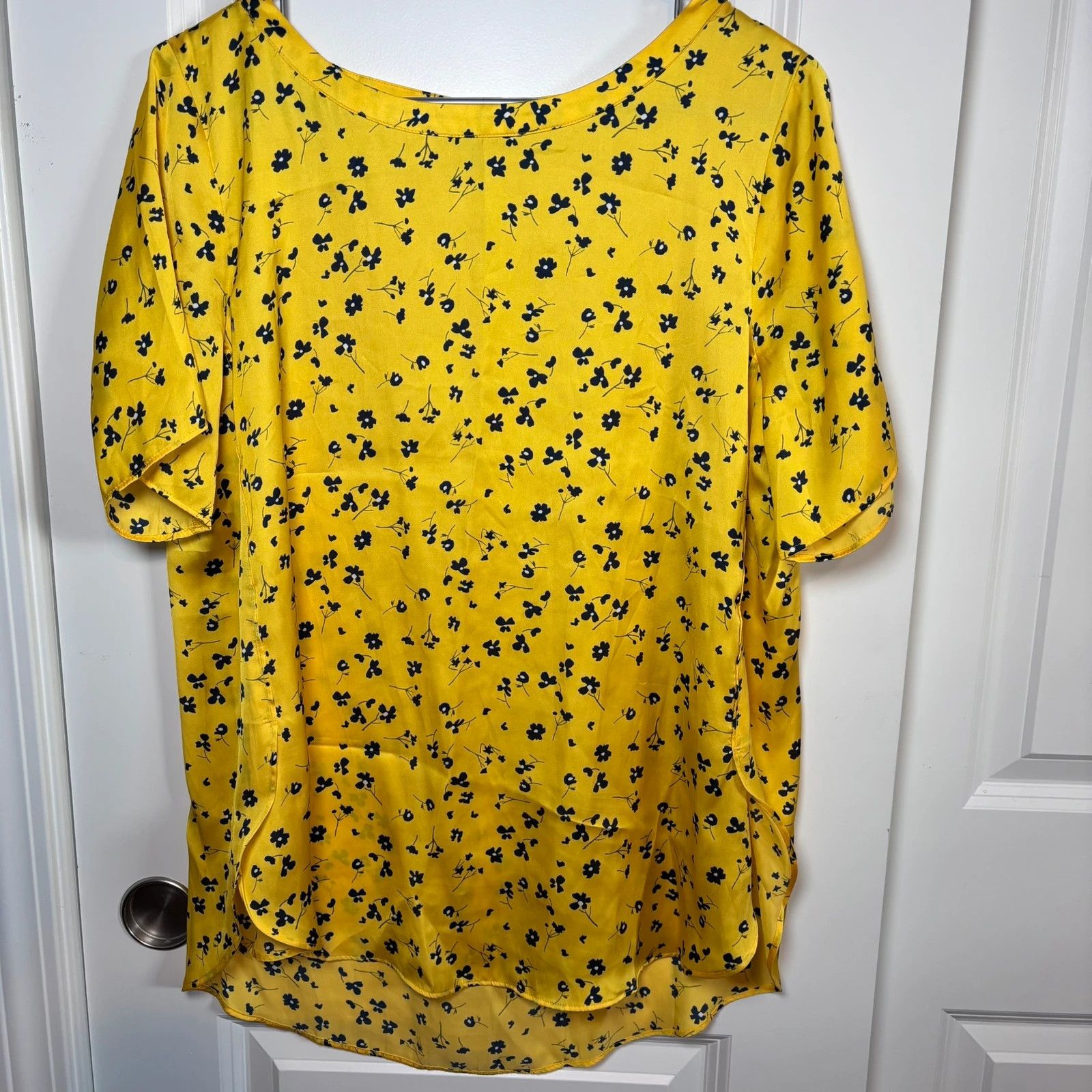 Banana Republic Banana Republic Short Sleeve Scoop Neck Yellow size M Size M / US 6-8 / IT 42-44 - 1 Thumbnail