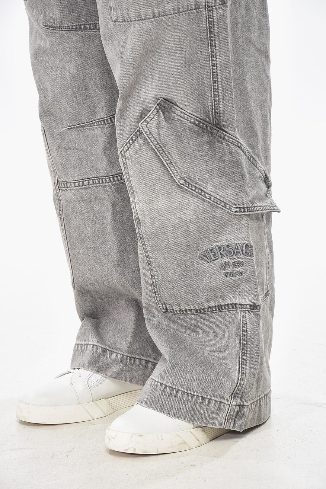 Versace og1mm0426 Straight-Leg Cargo Jeans in Grey Size US 30 / EU 46 - 2 Thumbnail