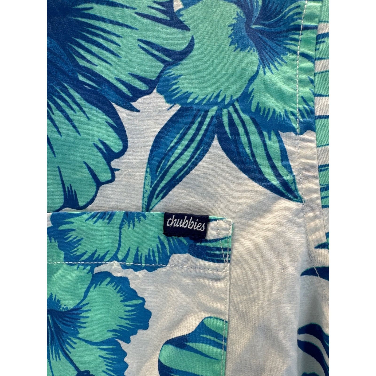 Chubbies Chubbies Friday White Blue Short Sleeve Button-up men sz L Size US L / EU 52-54 / 3 - 4 Thumbnail