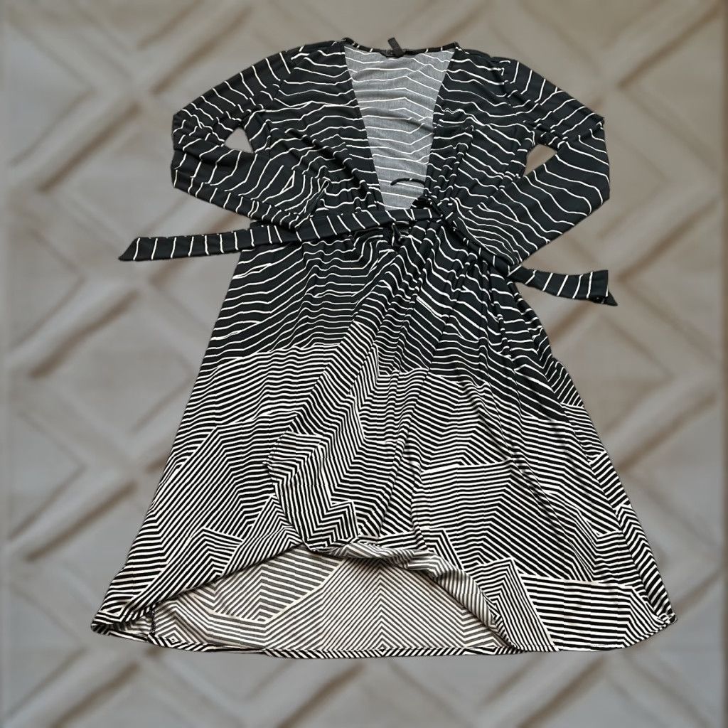Bcbgmaxazria BCBGMAXAZRIA Kimono Duster Belted Striped Gray Black White Womens Medium Jacket Size ONE SIZE - 1 Thumbnail