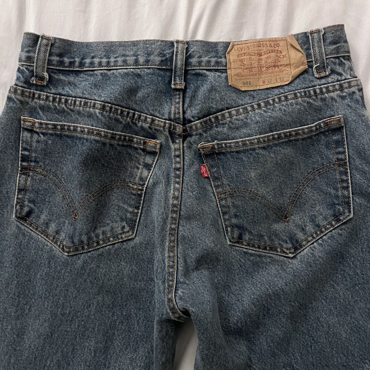 Levi's Vintage Clothing Vintage Levis 501xx Jeans Medium Wash Button Fly USA 90s Y2K Size US 30 / EU 46 - 9 Thumbnail