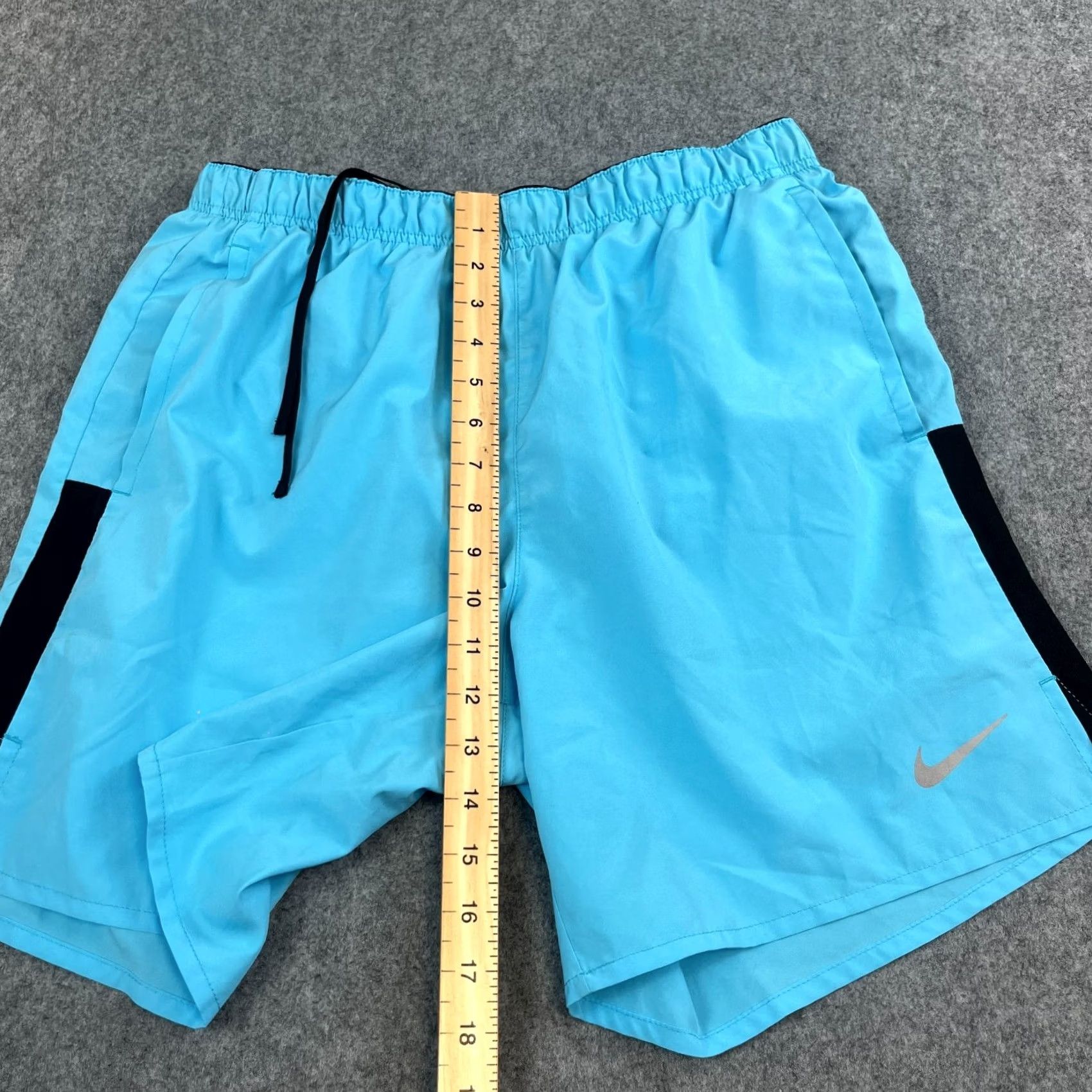 Nike Nike Mens Sweat Shorts M Blue Swoosh Dri-Fit Gymwear Running Pocket Shorts Size US 31 - 5 Thumbnail