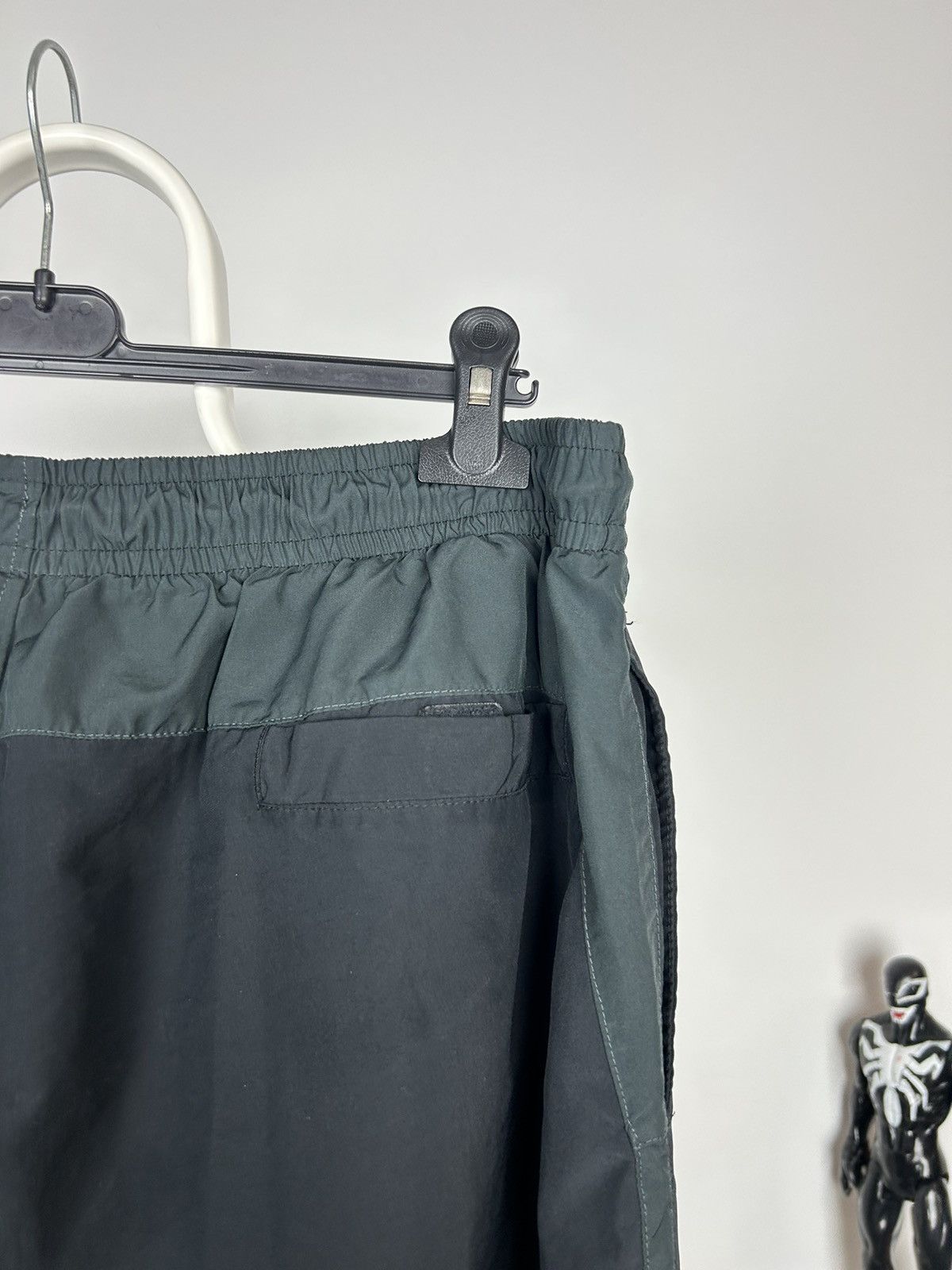 Nike × Vintage Nike Nylon Baggy Swoosh Logo Overisize y2k Pants Joggers Size US 38 / EU 54 - 11 Thumbnail