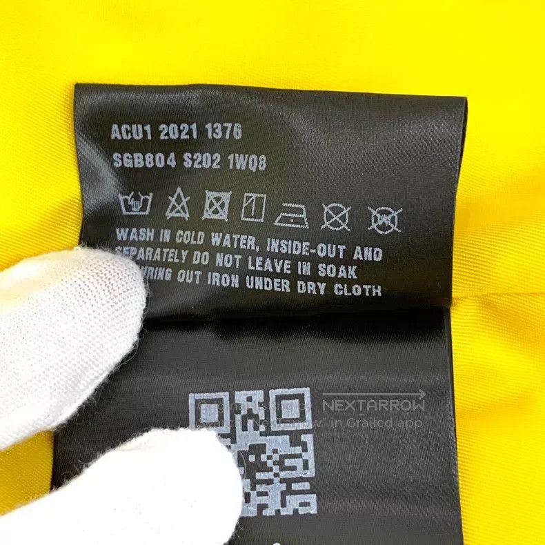 Prada Prada Yellow logo diamond hooded down vest Size US M / EU 48-50 / 2 - 8 Thumbnail