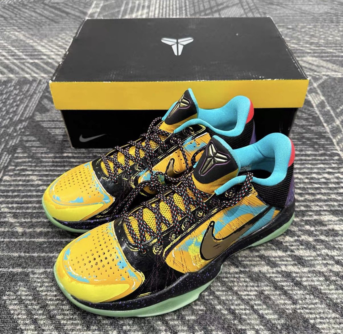 Nike Nike Kobe 5 MVP Protro J42 Size US 8.5 / EU 41-42 - 1 Thumbnail