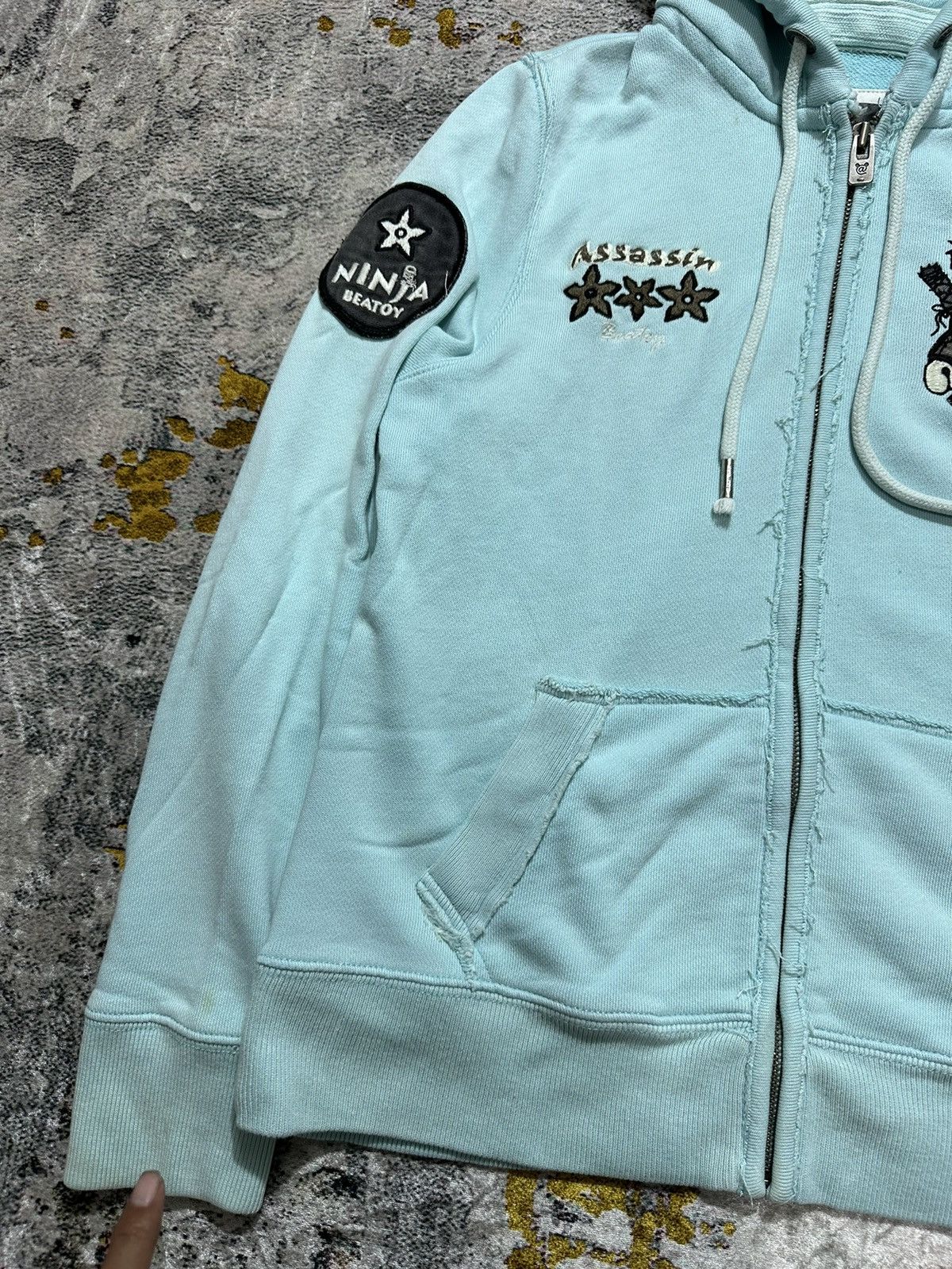 20471120 × Beauty Beast × Japanese Brand DISTRESSED EMBROIDERY AMERICAN NINJA ASSASIN ZIP HOODIE Size US M / EU 48-50 / 2 - 3 Thumbnail