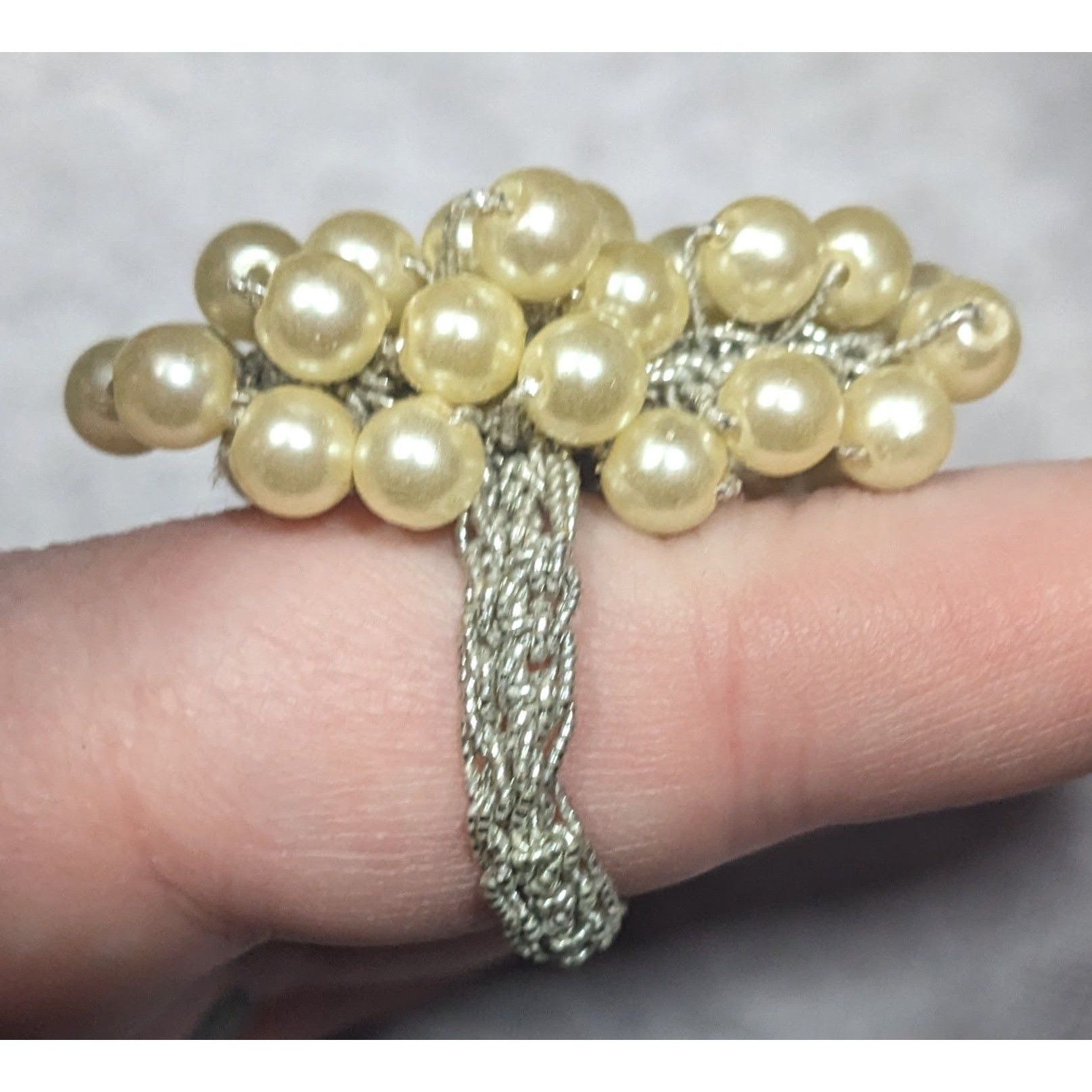 Other Elegant Glam Faux Pearl Cluster Beaded Stretch Ring Size 9 Size ONE SIZE - 6 Thumbnail