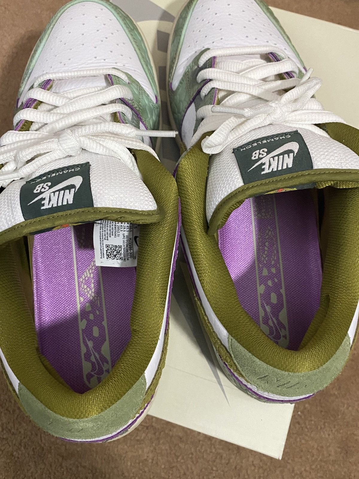 Nike SB Nike SB Dunk Low x Alexis Sablone Chameleon Size 11.5 Size US 11.5 / EU 44-45 - 7 Thumbnail