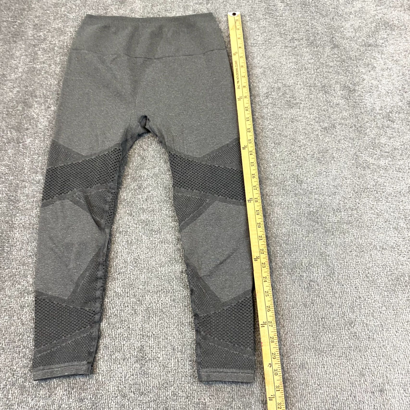 Fabletics Fabletics Leggings Womens XS/S Gray Capris Cropped 20" Pure Luxe Gym Yoga Pants Size 28" / US 6 / IT 42 - 2 Thumbnail