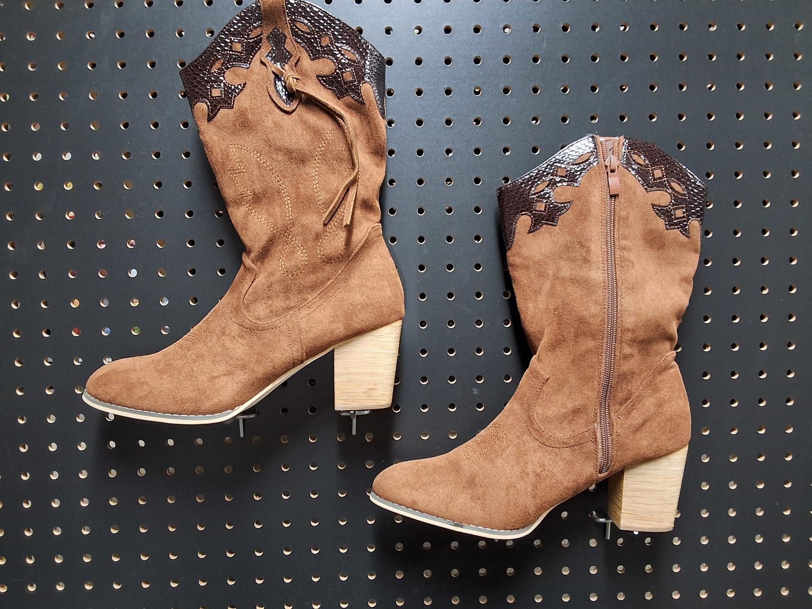 Unknown London Chic Western Cowboy Boots - Snag These Stylish Boots Now! Size ONE SIZE - 2 Thumbnail