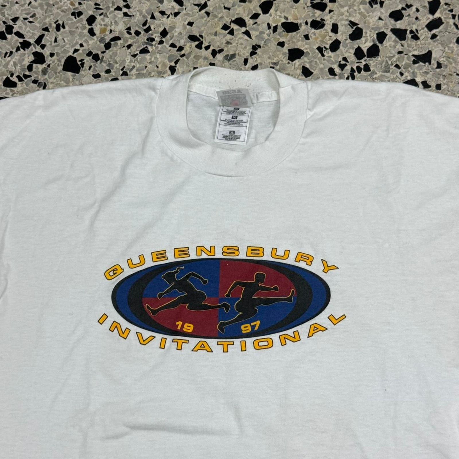 Fruit Of The Loom × Vintage VINTAGE 1997 SINGLE STITCH QUEENSBURY 1997 INVITATIONAL TEE: Size US XL / EU 56 / 4 - 1 Thumbnail