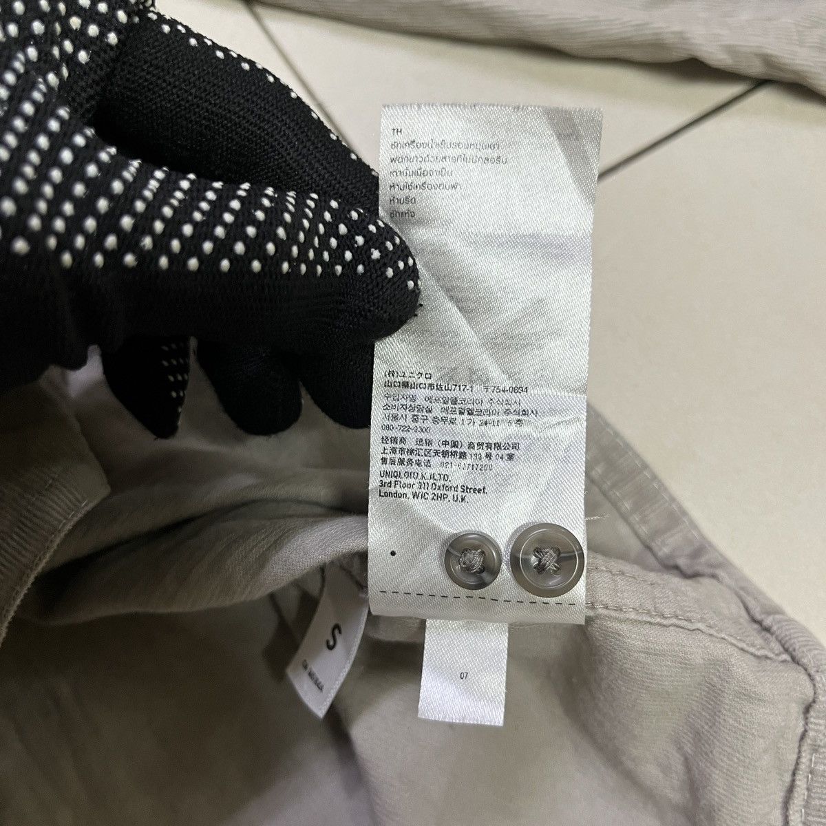 Uniqlo Uniqlo Light Corduroy Button Up Shirt Size US S / EU 44-46 / 1 - 8 Thumbnail