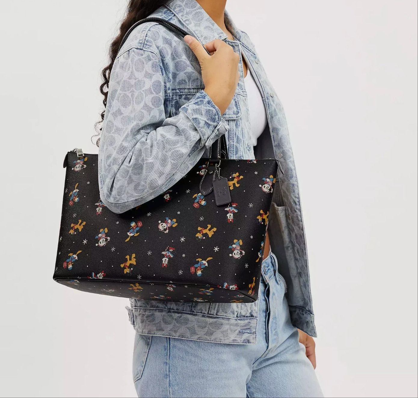 Coach NWT Disney X Coach Gallery Tote With Holiday Print CM189 Size ONE SIZE - 7 Thumbnail