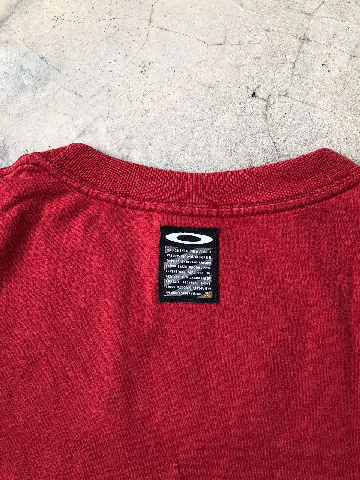 Vintage ☠️ OAKLEY 00s Software Skull Center Note Logo Vintage Tshirt Size US L / EU 52-54 / 3 - 8 Thumbnail