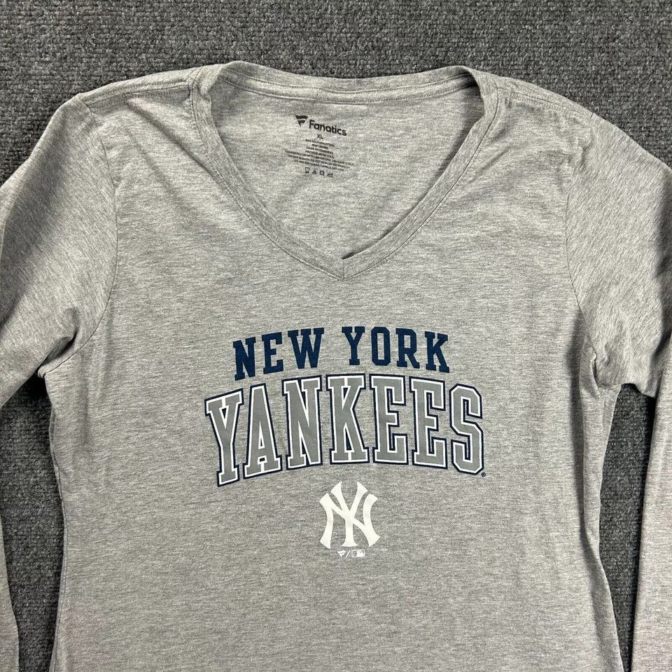 Other New York Yankees Shirt Womens XL V-Neck Fanatics Long Sleeve Size XL / US 12-14 / IT 48-50 - 2 Thumbnail