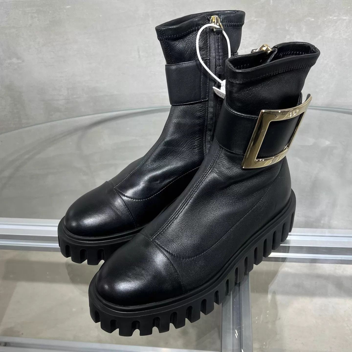 Roger Vivier Roger Vivier metal buckle lambskin short boots black 35 Size US 4.5 / IT 34.5 - 2 Thumbnail
