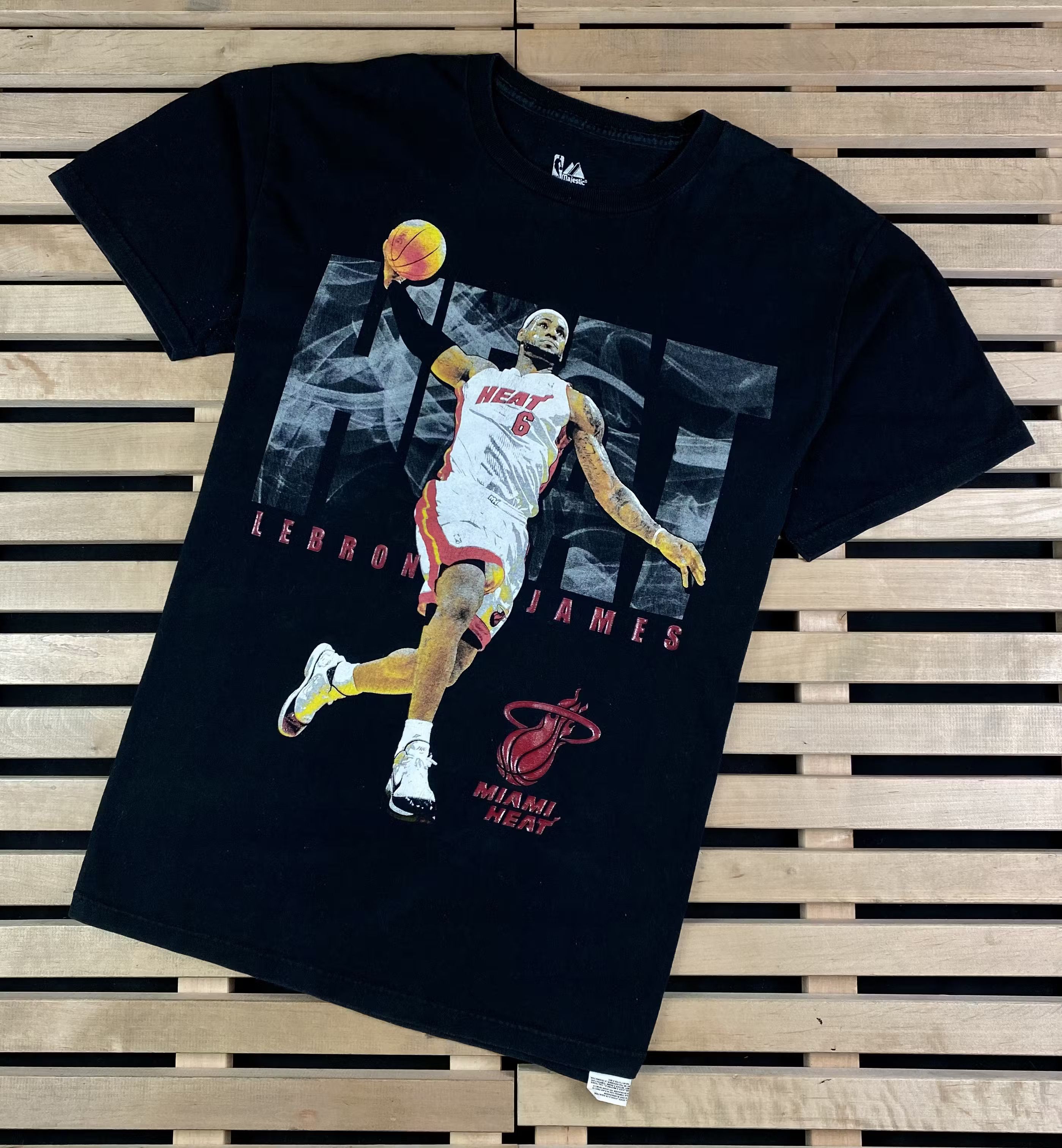 Majestic × NBA × Vintage Men’s Vintage T-Shirt Kebron James Majestic Size L Size US L / EU 52-54 / 3 - 1 Thumbnail