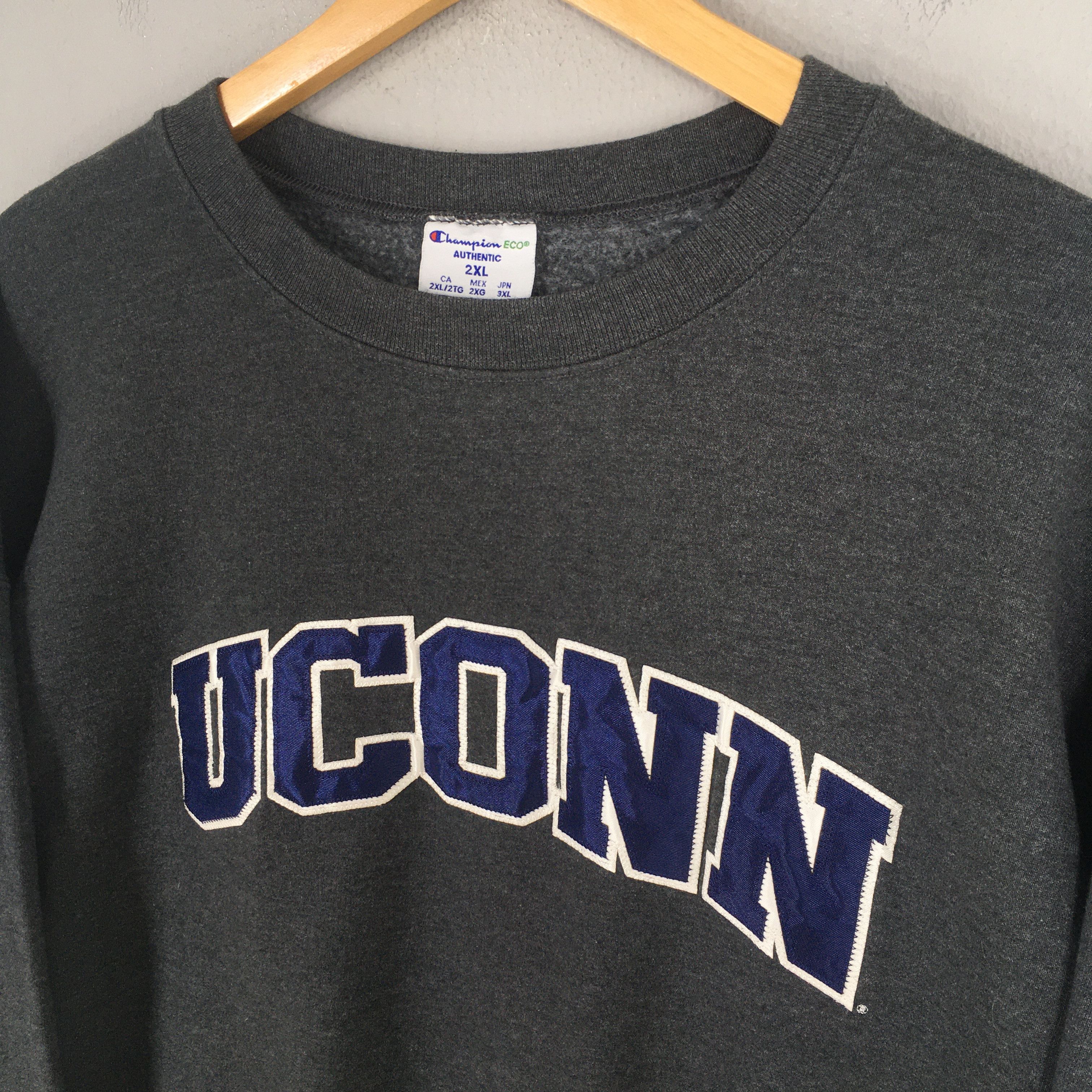 Vintage Connecticut Huskies NCAA Sweatshirt 2XLarge
