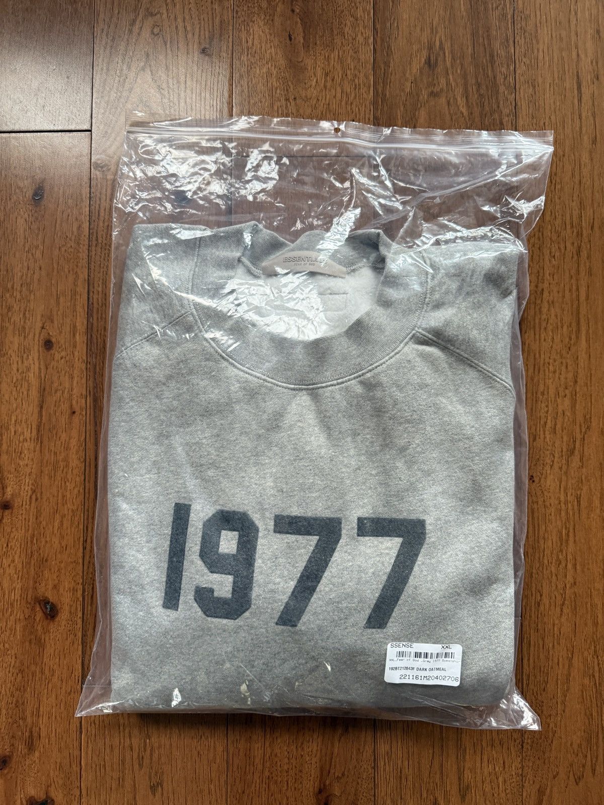 Essentials × Fear of God × Pacsun Fear of God Essentials Dark Oatmeal 1977 Crewneck Sweatshirt Size US XXL / EU 58 / 5 - 5 Thumbnail