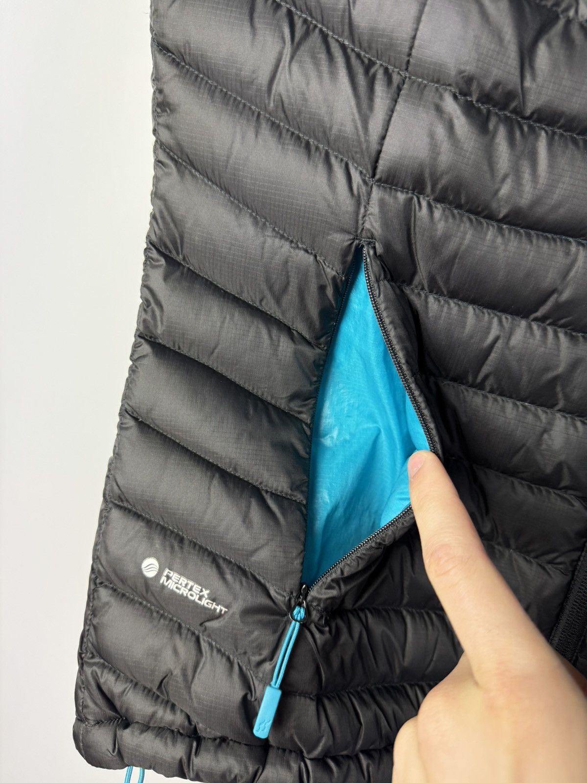 Rab RAB Pertex Microlight Puffer Vest size UK12 Size M / US 6-8 / IT 42-44 - 7 Thumbnail