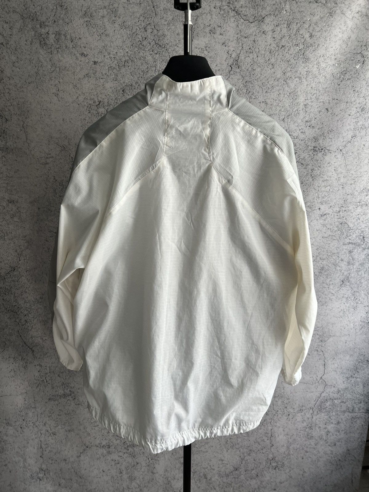 Nike Vintage Nike 2000s Nylon Light Jacket 1/2 Zip White Y2K Size US L / EU 52-54 / 3 - 4 Thumbnail