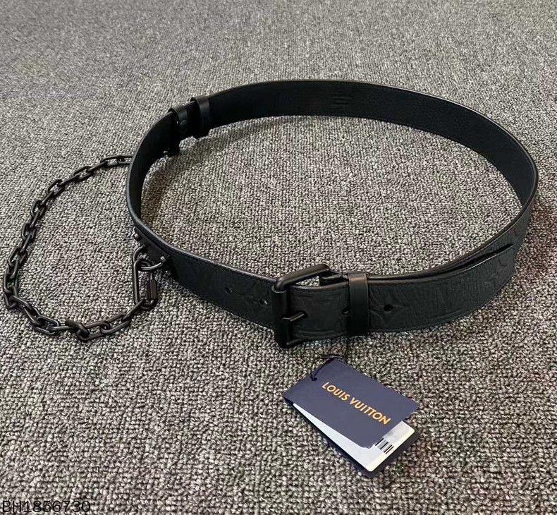 Louis Vuitton Louis Vuitton Black matte embossed logo chain belt Size ONE SIZE - 2 Thumbnail