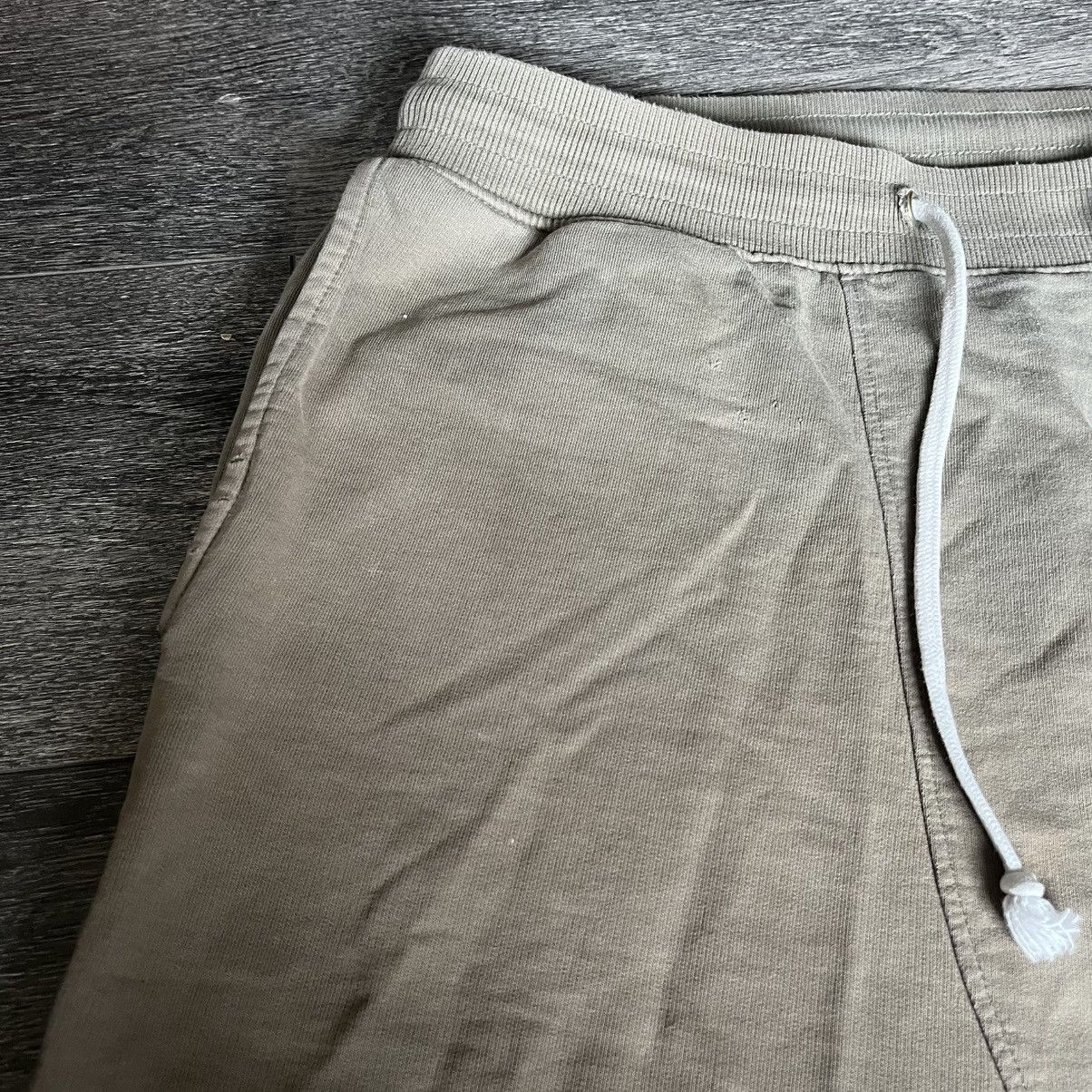 Urban Outfitters × Vintage Vintage Style Urban Outfitters Low Drop Crotch Sweatshorts Size US 32 / EU 48 - 13 Thumbnail