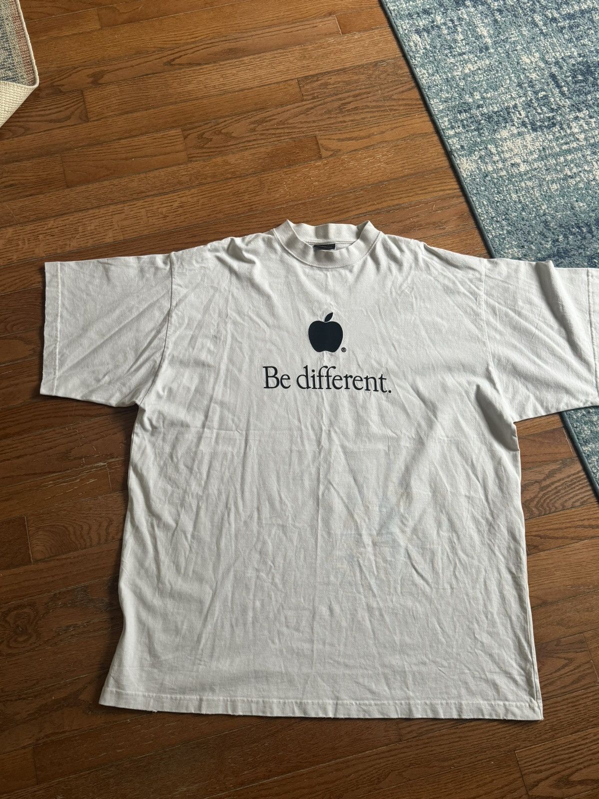 Balenciaga BALENCIAGA 22AW Be different embroidery T-shirt Size US L / EU 52-54 / 3 - 3 Thumbnail