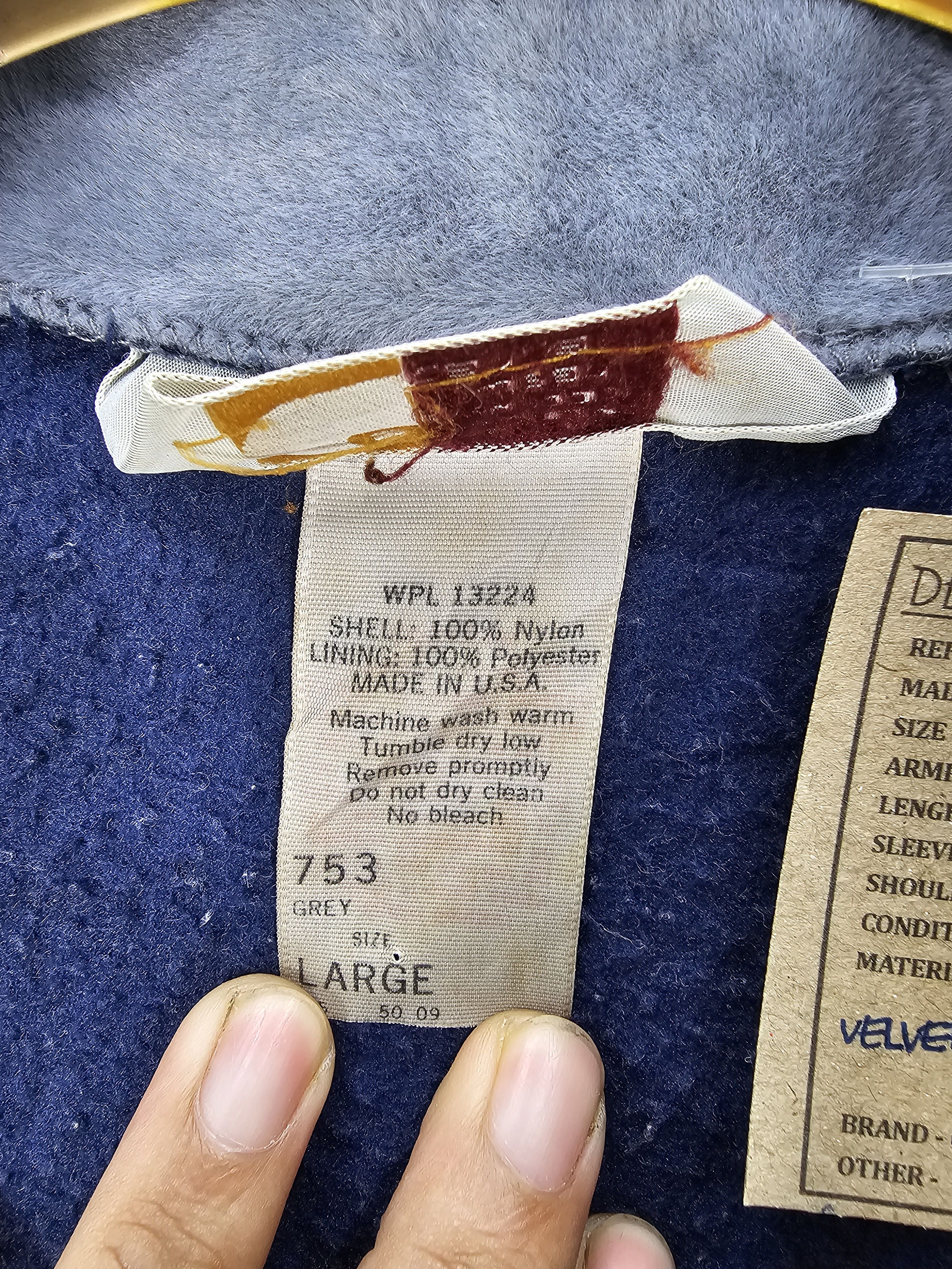 Carhartt Vintage CARHARTT Velvet Talon Stain Bomber Jacket J0136 Size US L / EU 52-54 / 3 - 12 Thumbnail