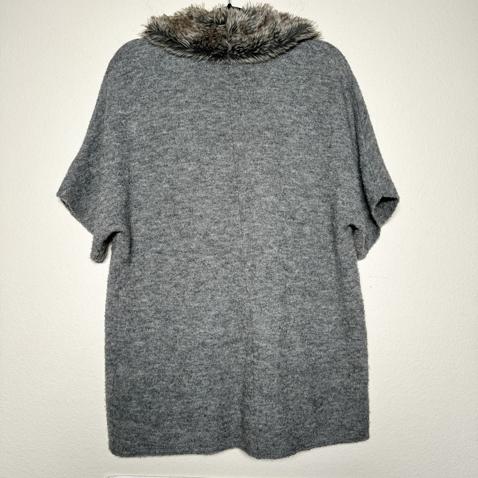 Chicos Chico’s Lillian Faux Fur Collar Cardigan Sweater Gray Wool Size M / US 6-8 / IT 42-44 - 11 Thumbnail