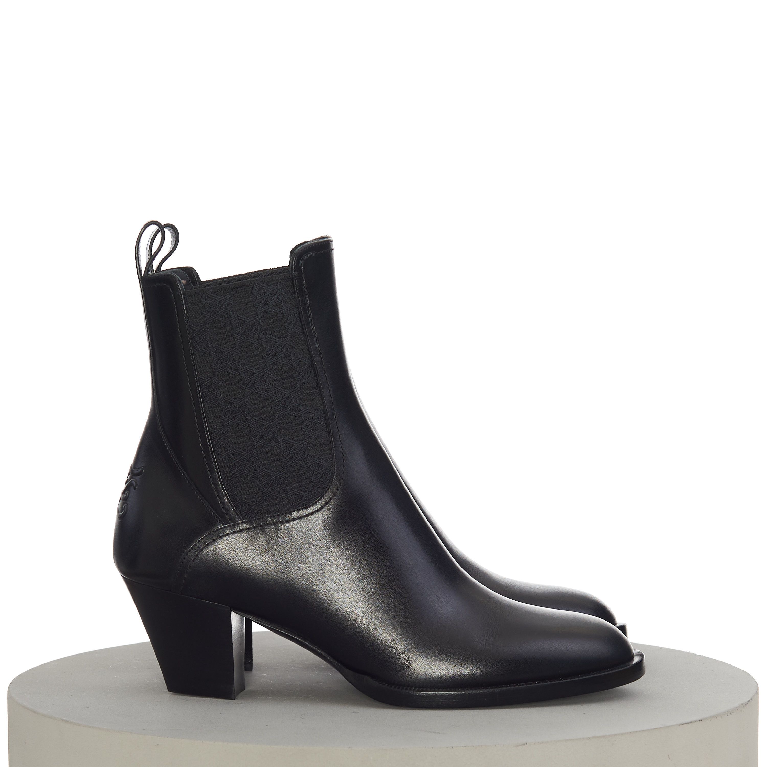 Fendi Karligraphy Boots In Black Leather With Medium Heel Size US 5 / IT 35 - 2 Thumbnail