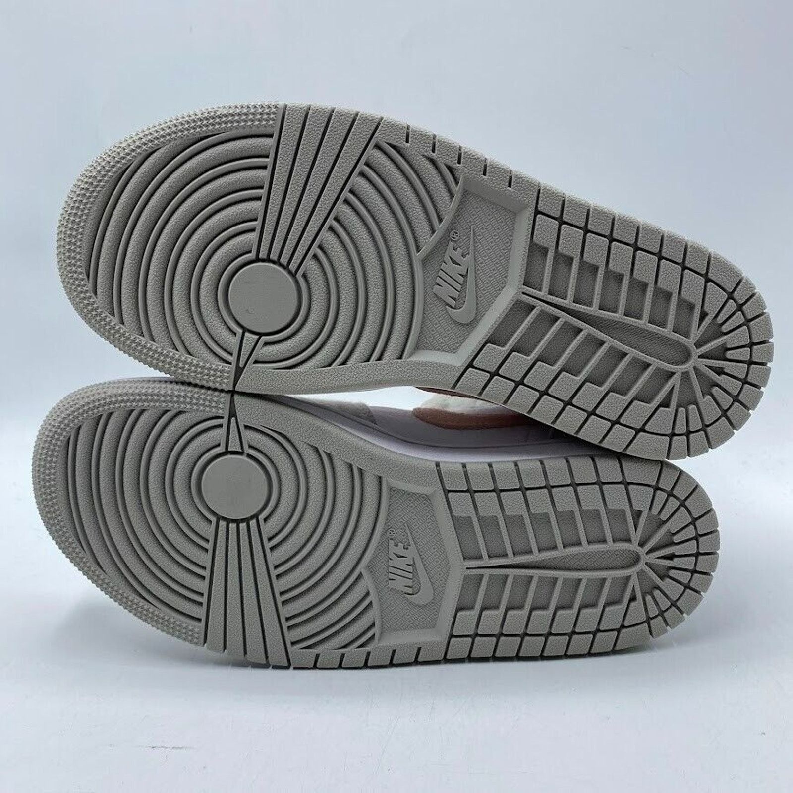 Nike Nike Air Jordan 1 Mid SE Light Iron Ore Women's DN4045-001 Size US 6 / IT 36 - 7 Thumbnail