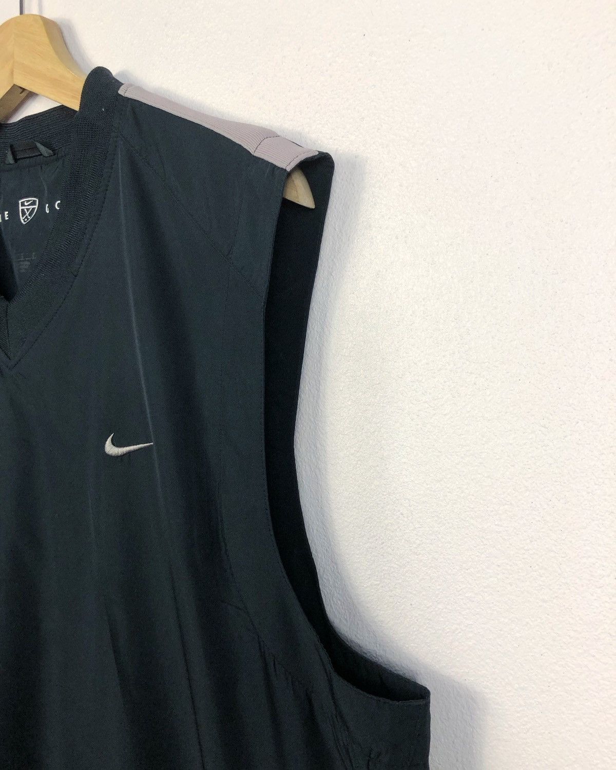 Nike Rare Nike Golf Embroidered Logo Vest Size US L / EU 52-54 / 3 - 6 Thumbnail