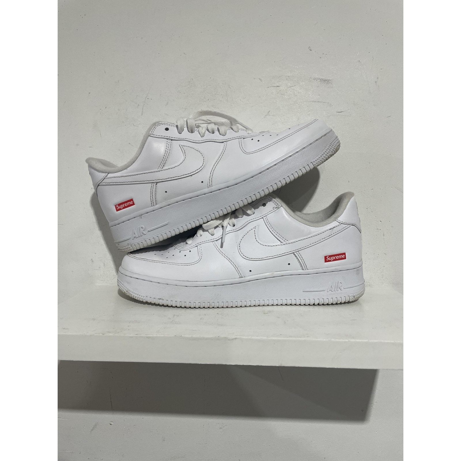 Nike NIKE AIR FORCE 1 LOW SUPREME WHITE SIZE 9.5 PREOWNED Size US 9.5 / EU 42-43 - 1 Thumbnail