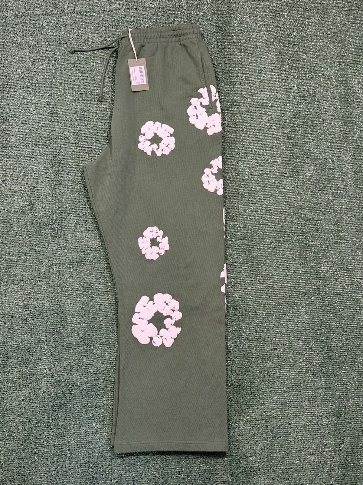 DENIM TEARS Denim Tears Cotton Wreath Sweatpants Green (NWT) XXL Size US 44 / EU 60 - 3 Thumbnail