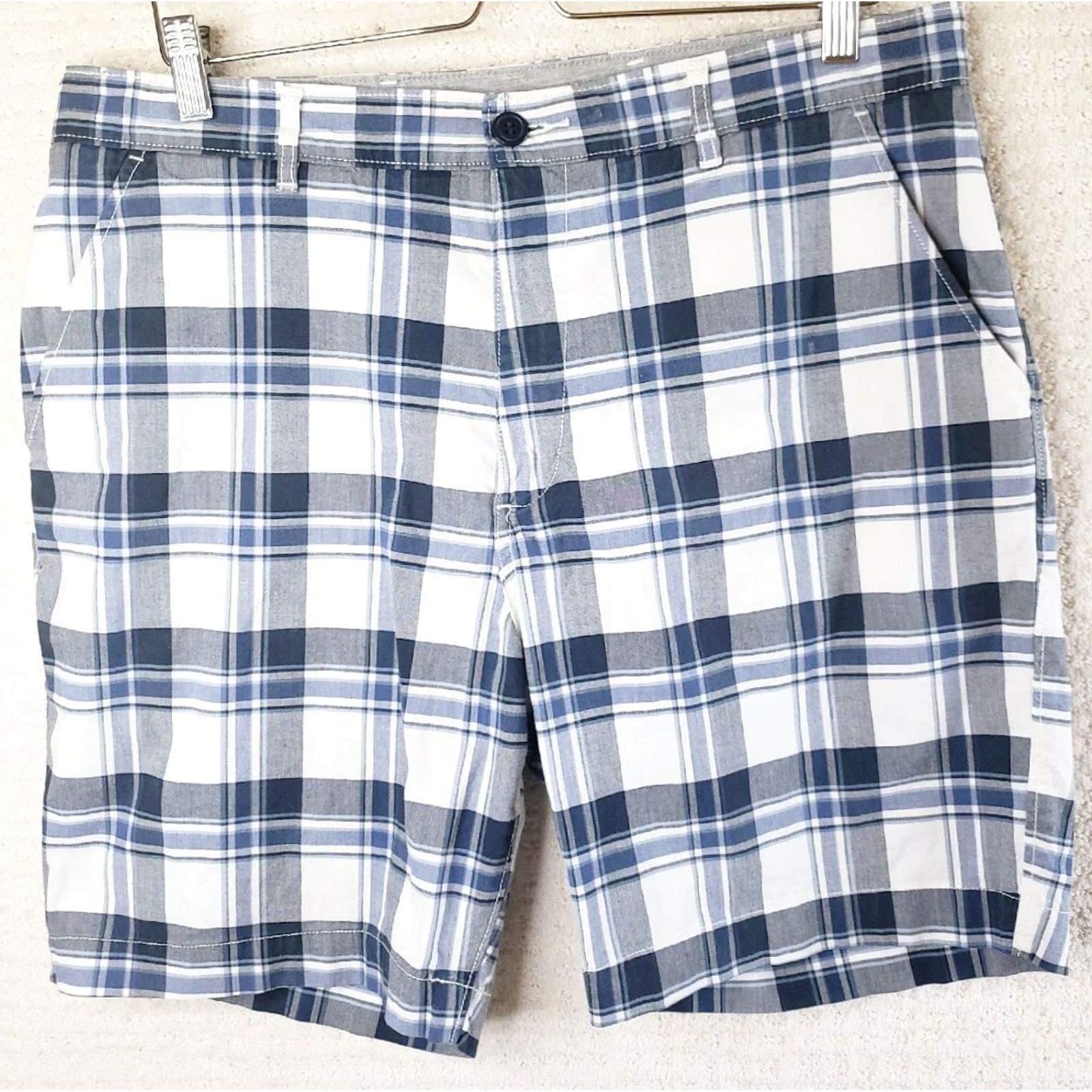 Dockers Dockers Shorts Men's 34x8 Plaid 100% Cotton Flat Front Casual Active Multicolor Logo Embroidered Relaxed Regular Inseam 8 in Cargo Pocket Beige? Size US 34 / EU 50 - 2 Thumbnail