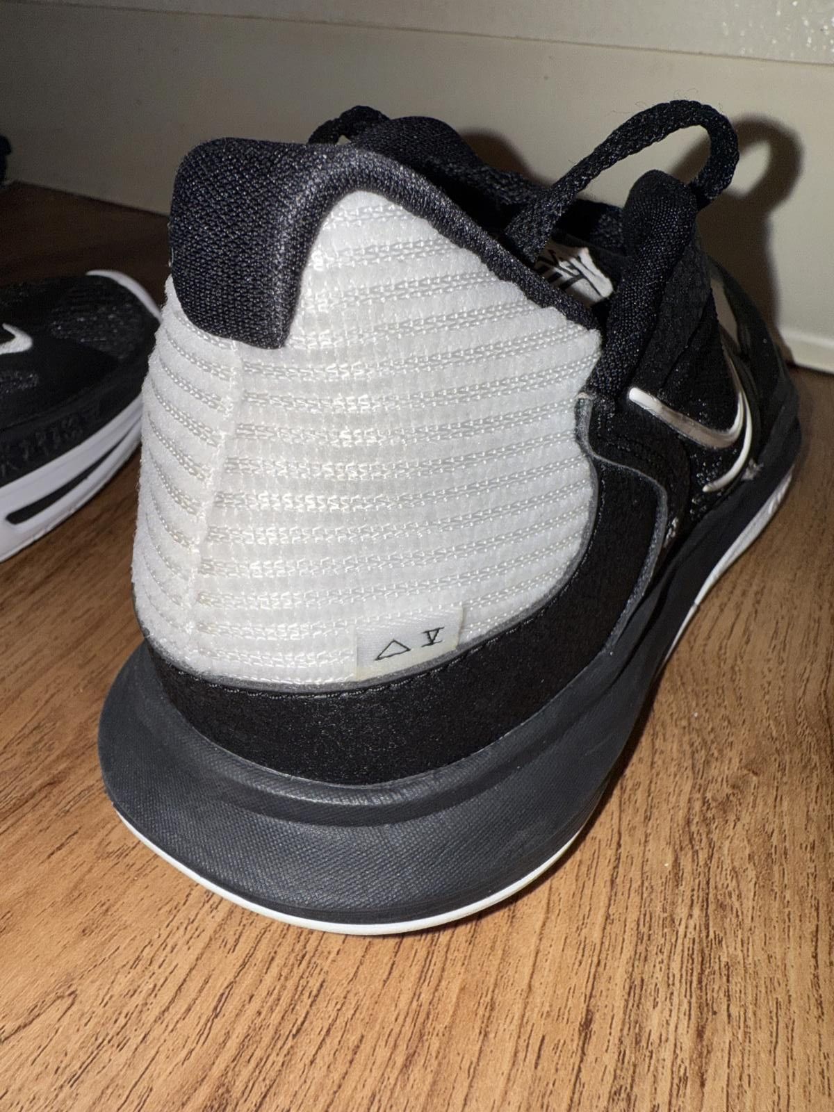 Nike Kyrie 5 Low TB Black White