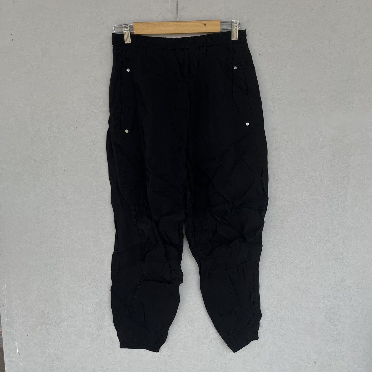 Other Vintage Black Cargo Pants Waist And Cuffs Size S W18 L25 Size US 26 / EU 42 - 1 Thumbnail