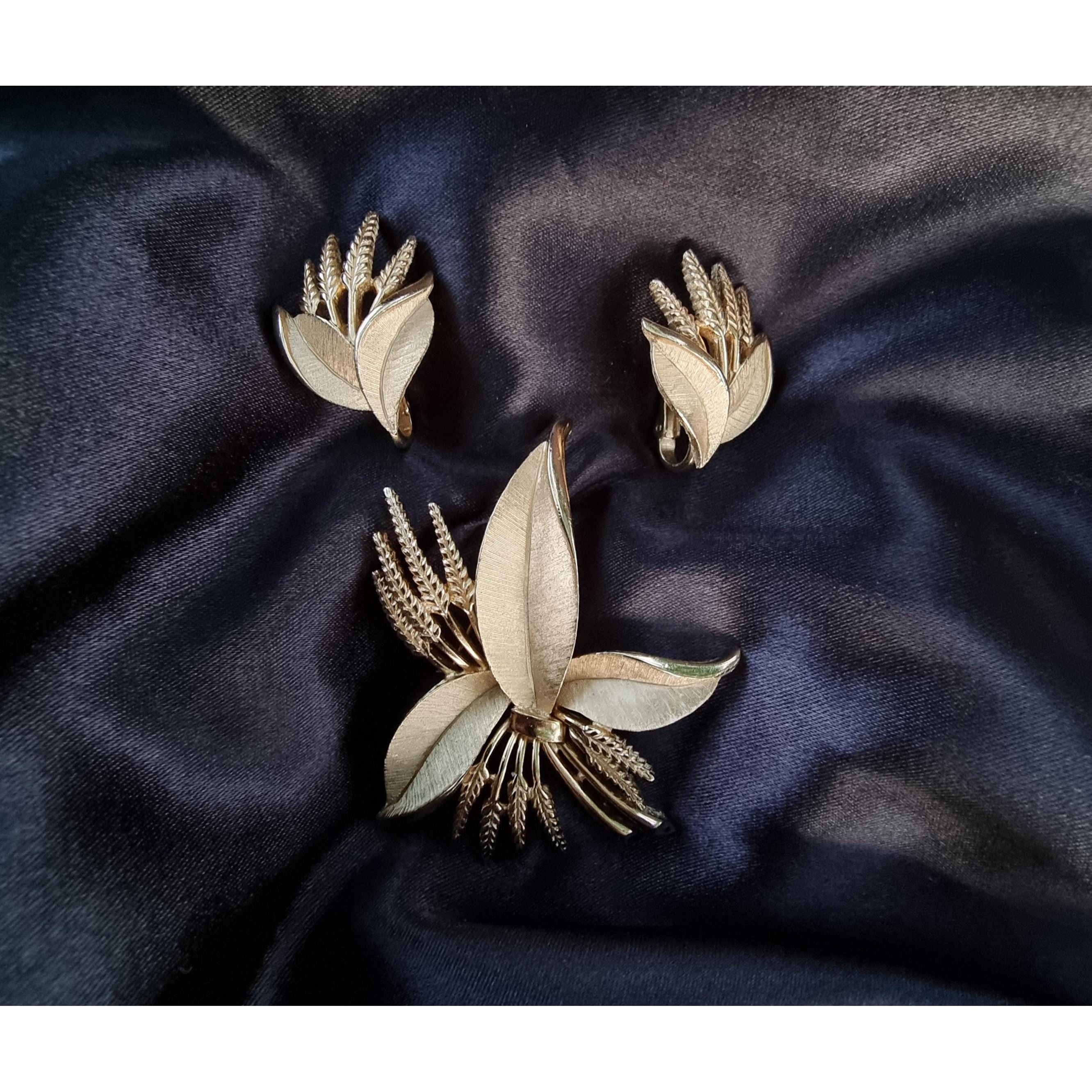 Other Rare Find Vintage Crown TRIFARI 1950s Signed Wheat and Leaf Size ONE SIZE - 2 Thumbnail