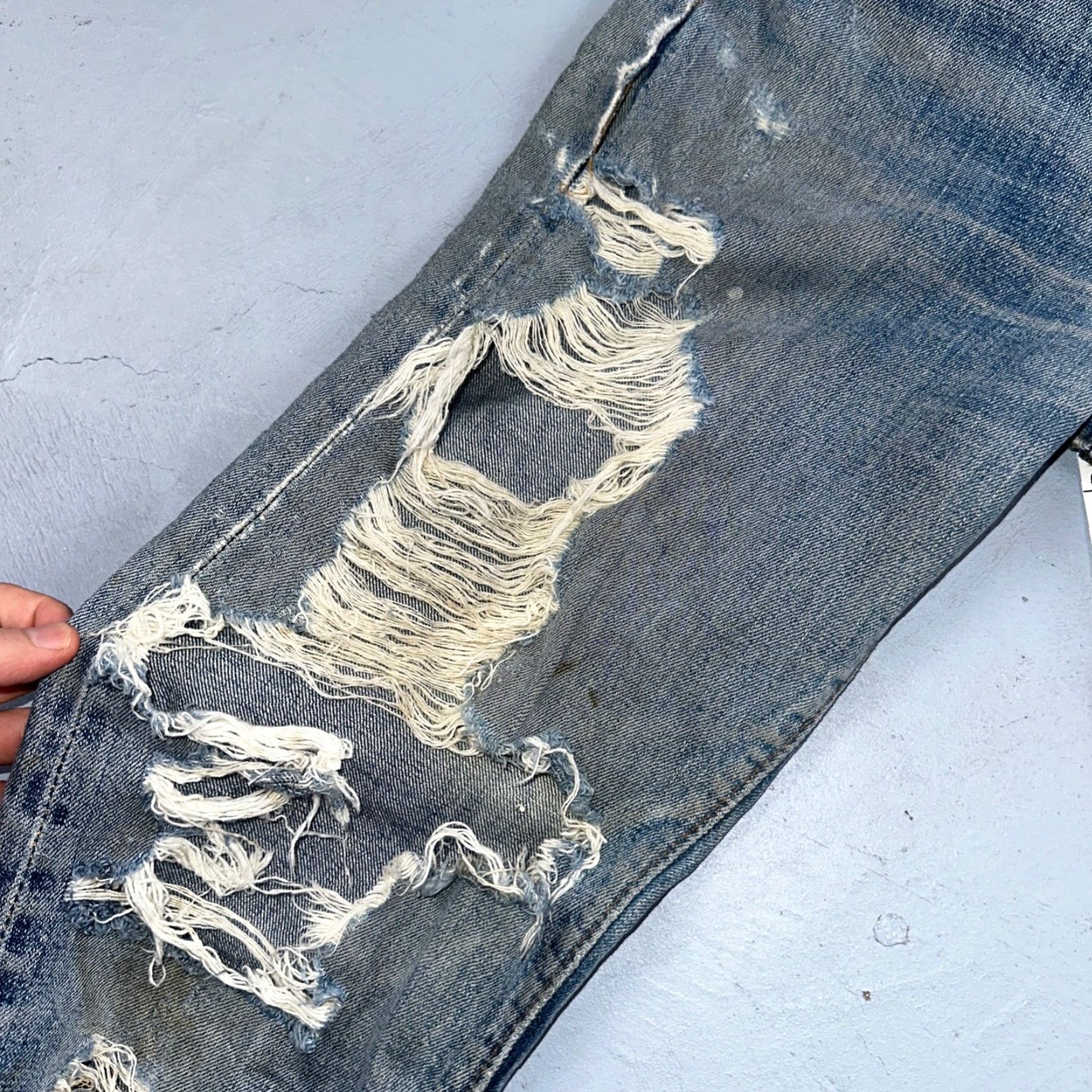 Levi's VINTAGE Levi's 501 Jeans Levi's 501XX 70s 80s USA Straight 31x34 Light Denim Distressed Jeans Men Size US 31 - 6 Thumbnail