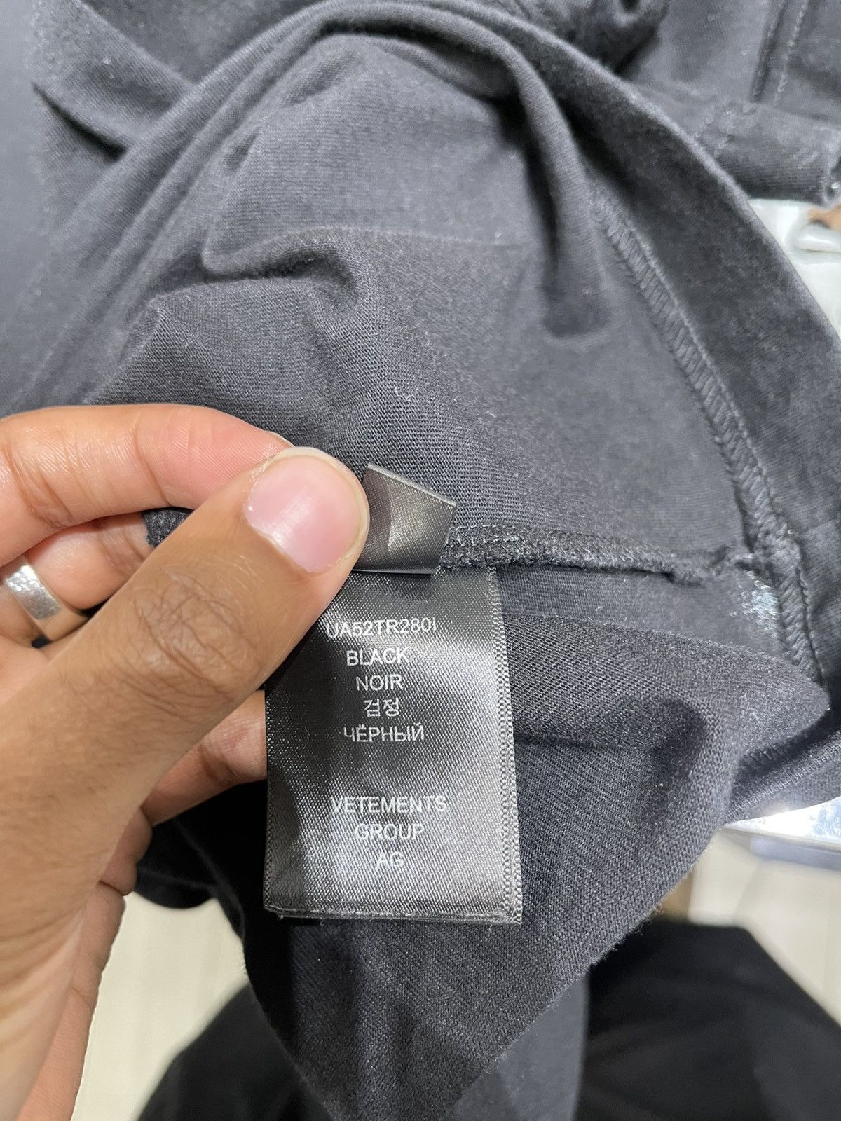 Vetements Think Globally Tee Size US S / EU 44-46 / 1 - 6 Thumbnail
