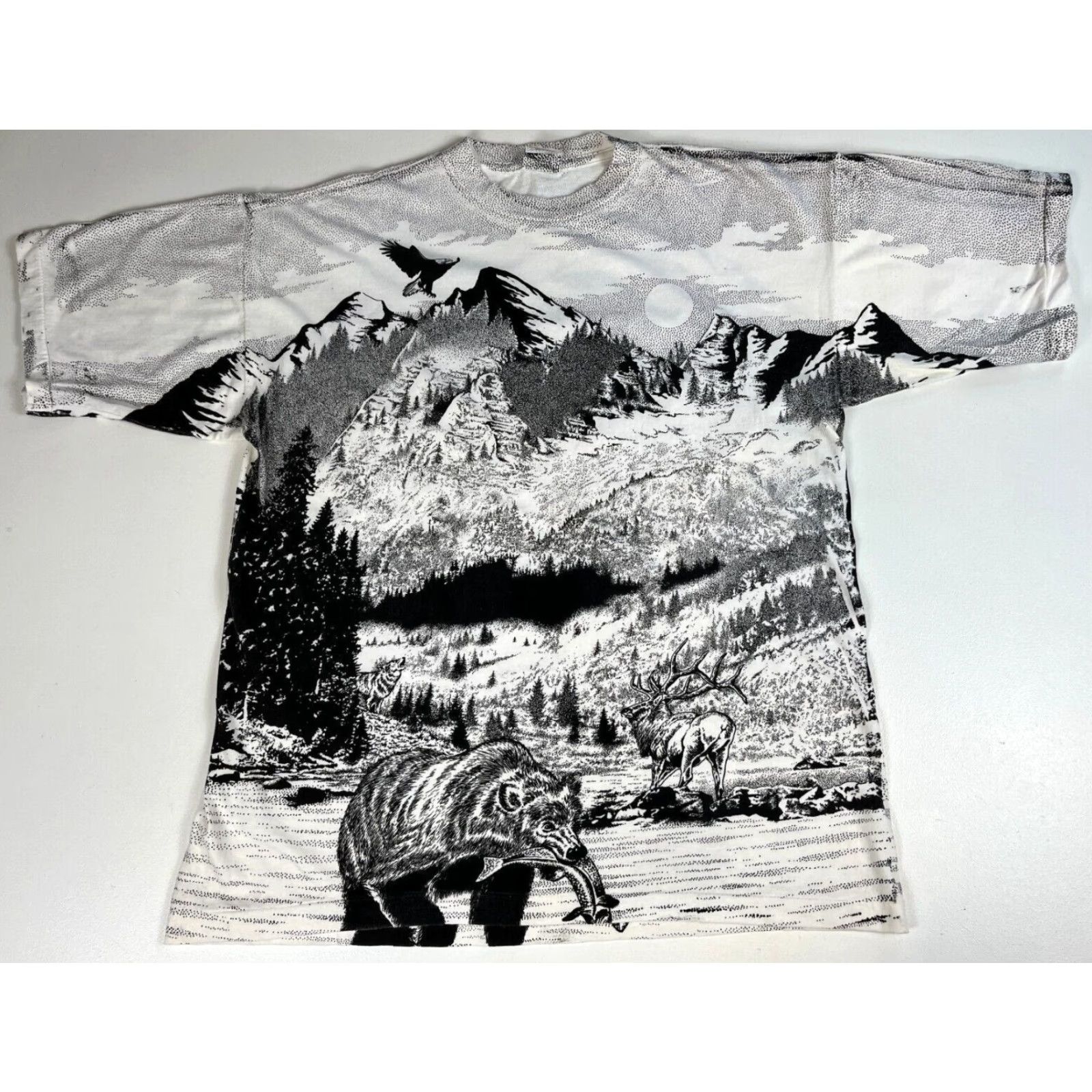 Vintage Summer Fun Men's T-Shirt Vintage Mountain Wildlife Allover Print Sz L Crew Neck Short Sleeve 100% Cotton White Black Graphic Print Size Large Mens Size US L / EU 52-54 / 3 - 2 Thumbnail