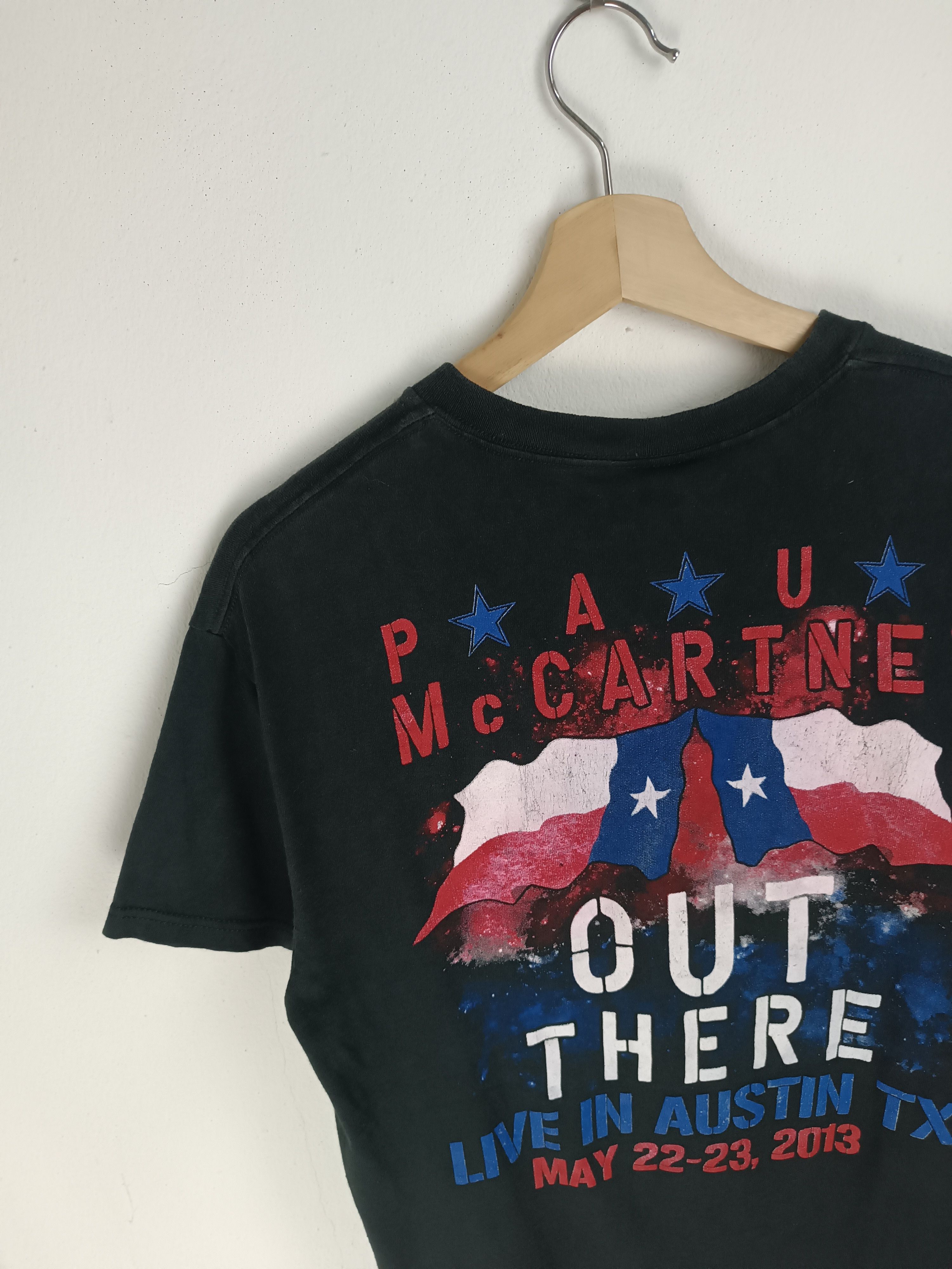 Band Tees VINTAGE '13 PAUL MCCARTNEY OUT THERE TOUR TEE beatles floyd Size US M / EU 48-50 / 2 - 10 Thumbnail