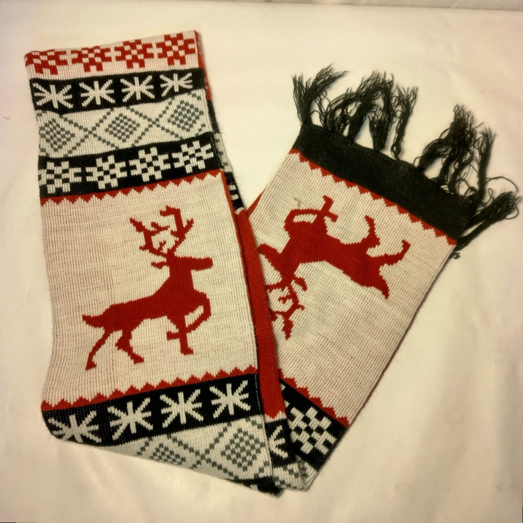 Vintage VINTAGE Maker's Mark No. 46 Knit Scarf Fringe Fair Isle Snowflake Red White Black Winter Womens Size ONE SIZE - 7 Thumbnail