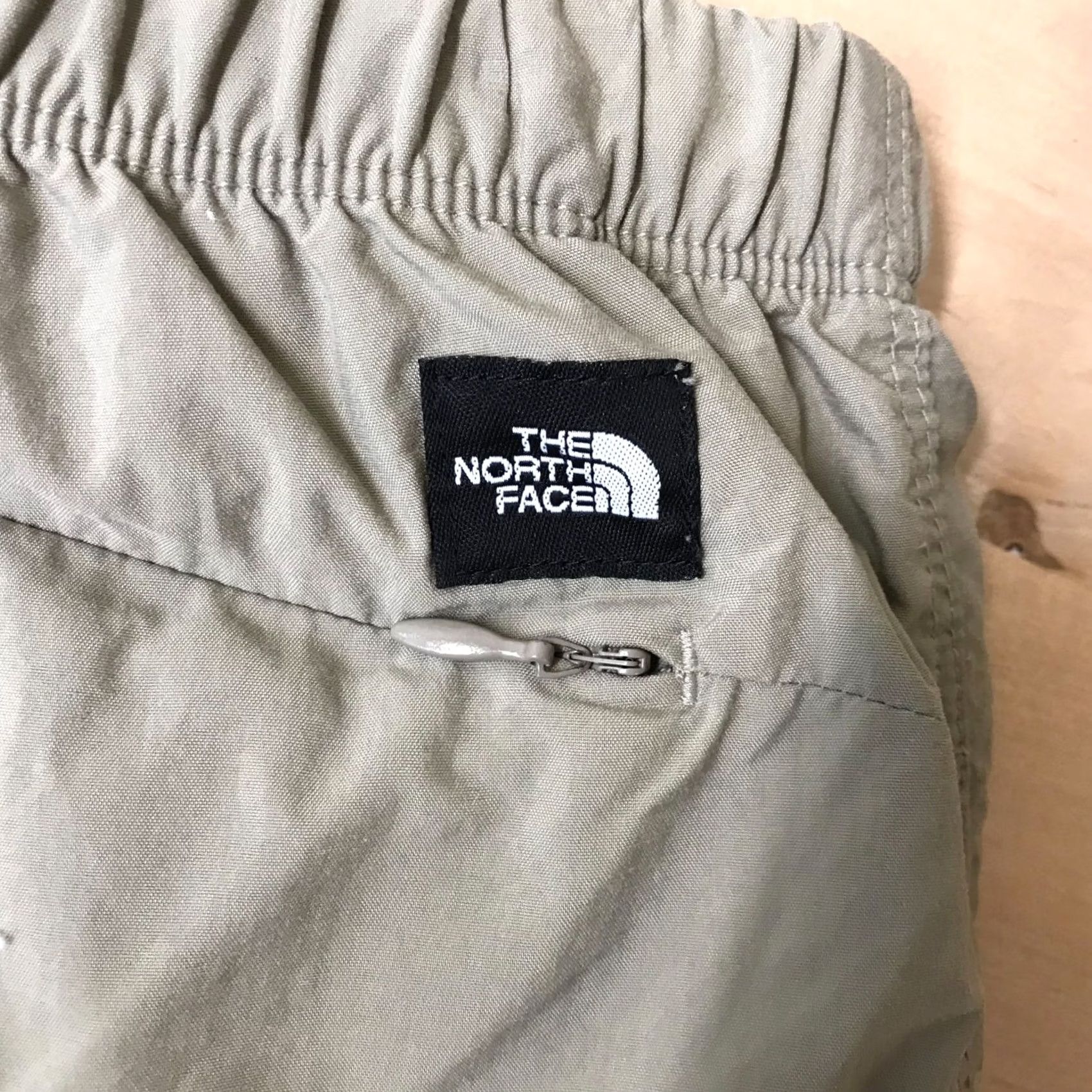 The North Face The North Face - Womens Medium - Gray Cargo Shorts Size 32" / US 10 / IT 46 - 8 Thumbnail