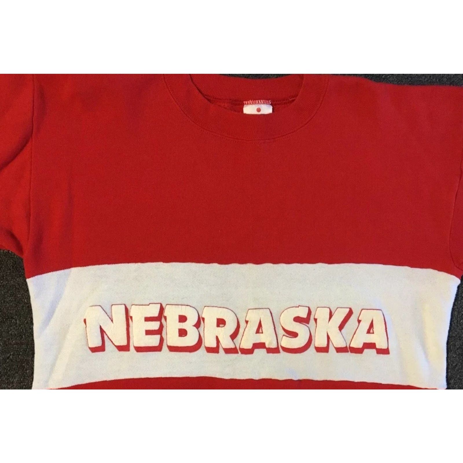 Vintage VINTAGE Cornhuskers 80s University Of Nebraska Faded Fiesta Bowl Sweatshirt Hoodie XS Red Football Size US XS / EU 42 / 0 - 7 Thumbnail