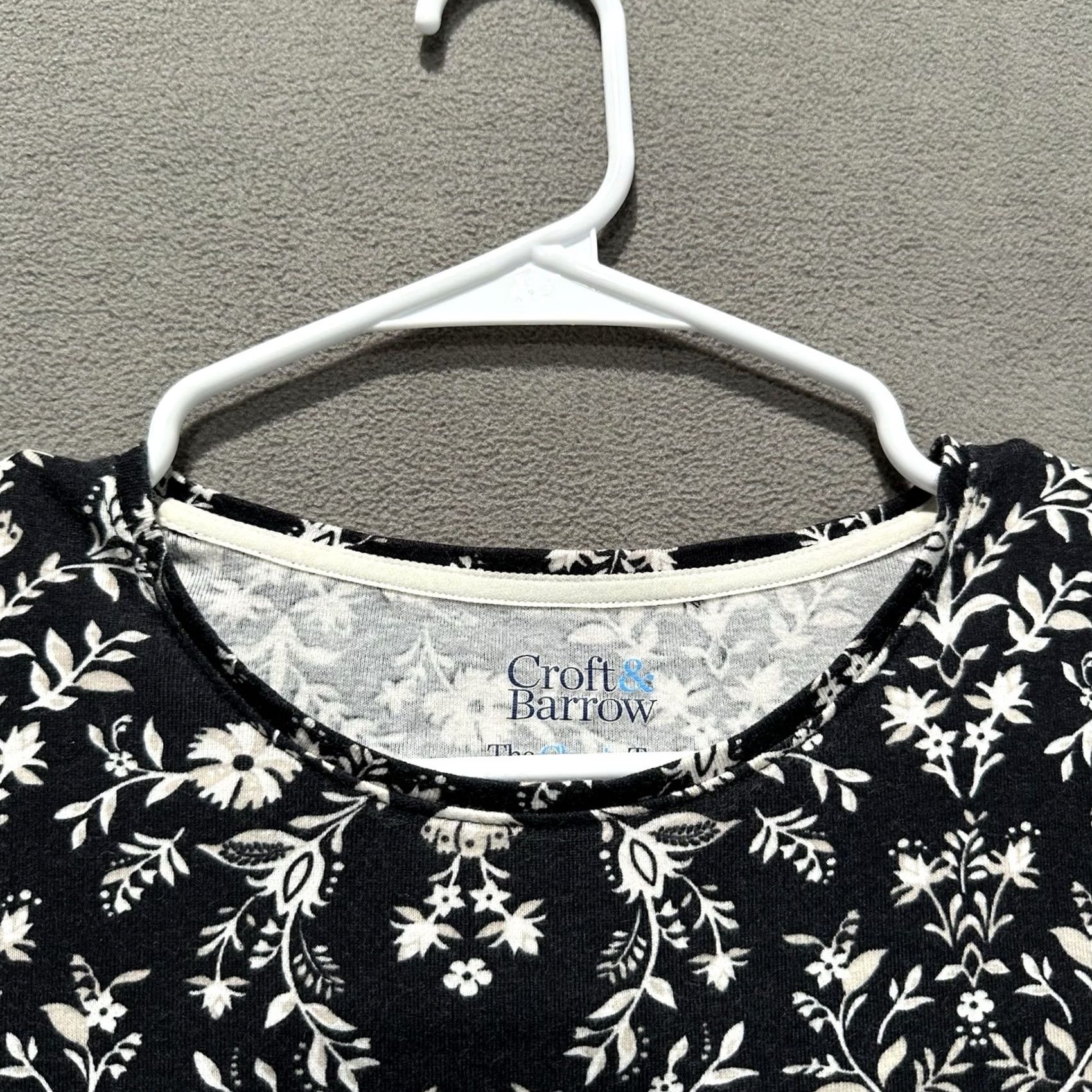Croft & Barrow Croft & Barrow Shirt Womens S Black Floral The Classic Tee Long Sleeve EUC Size S / US 4 / IT 40 - 4 Thumbnail